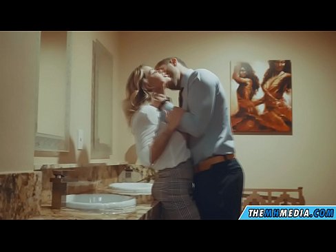 ❤️ Cando unha loura tetona seduce nun baño público Porno duro a nós gl.vlad-massage-salon.ru ﹏